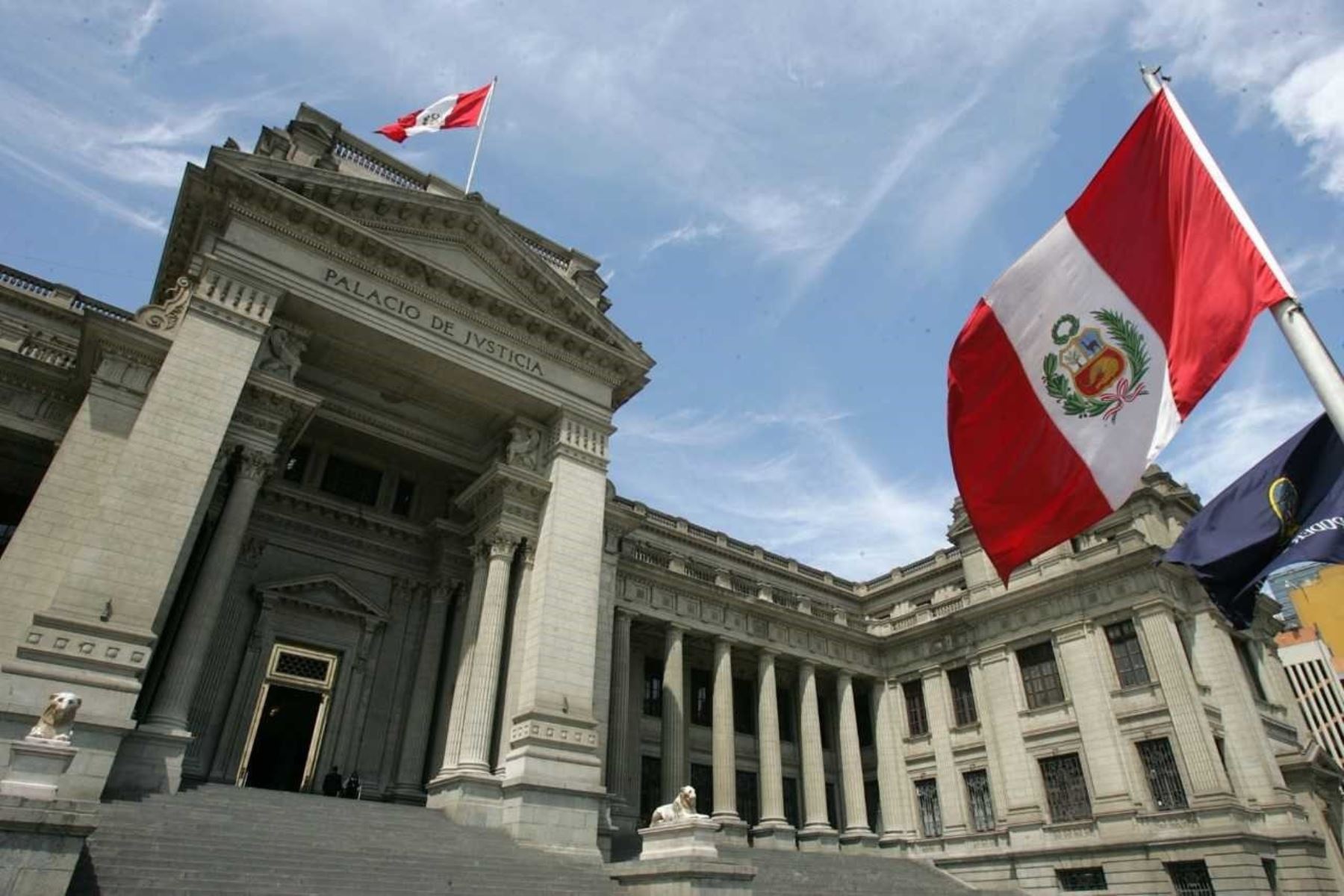 INTRODUCCIÓN A LA TEORÍA GENERAL DEL ESTADO. Se hace un análisis del Estado, formas del Estado, Sistemas de Gobierno, Formas de Gobierno y Regímenes de Gobierno (autor José María Pacori Cari).